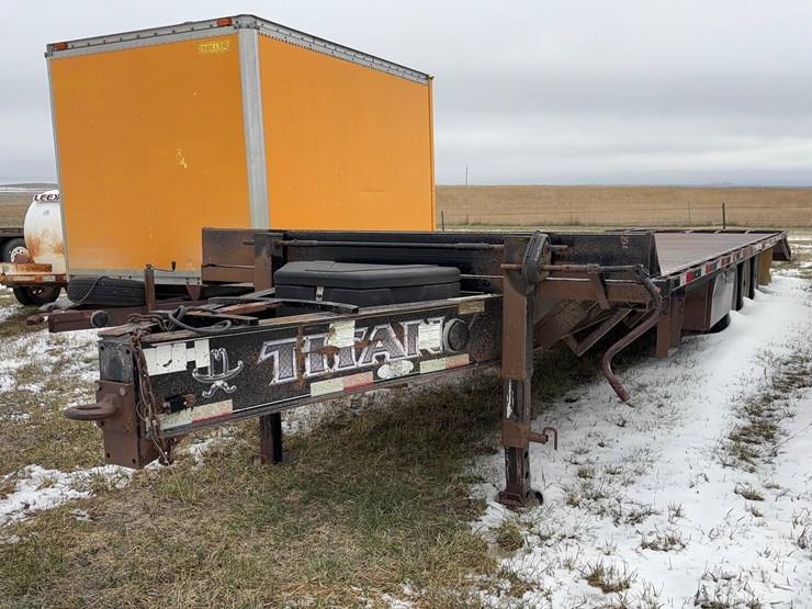 2013-titan-trailer-image-1