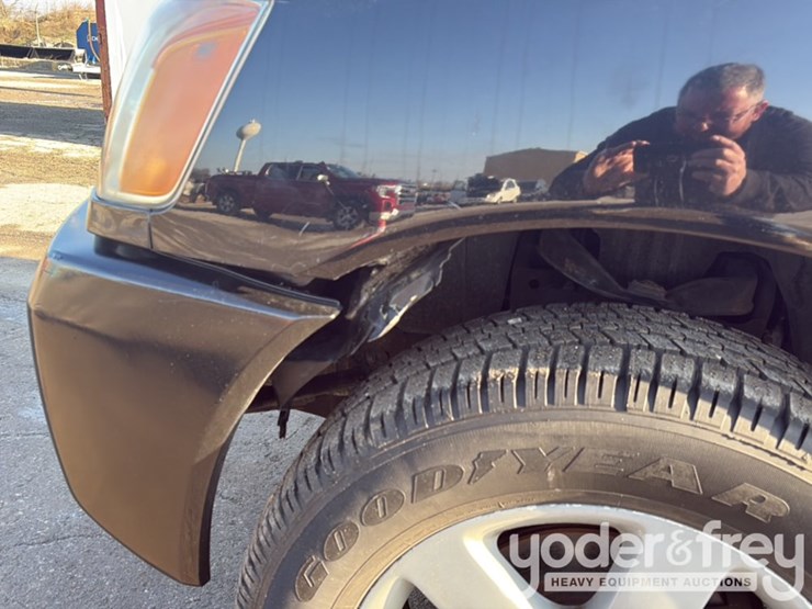 2011-nissan-titan-image-8