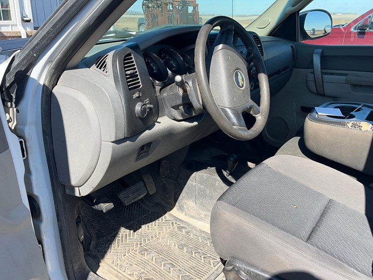 2010-chevrolet-2500-image-14