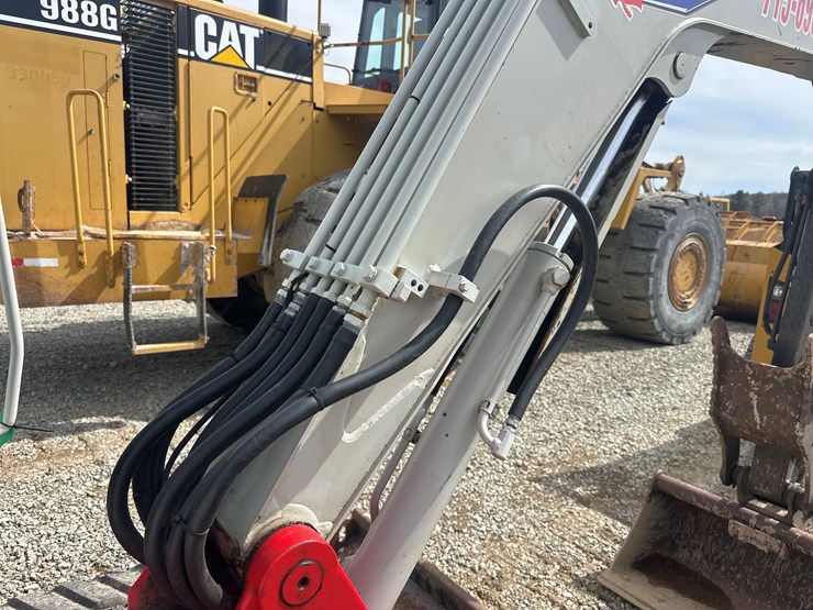 2014-takeuchi-tb240-image-14