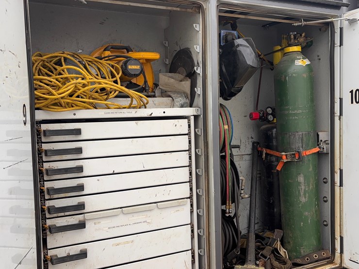 2014-peterbilt-389-image-17