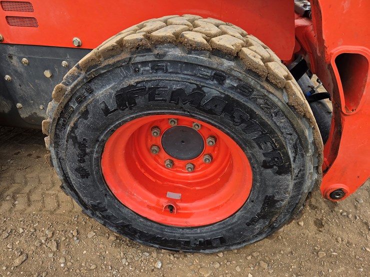 kubota-ssv75-image-44