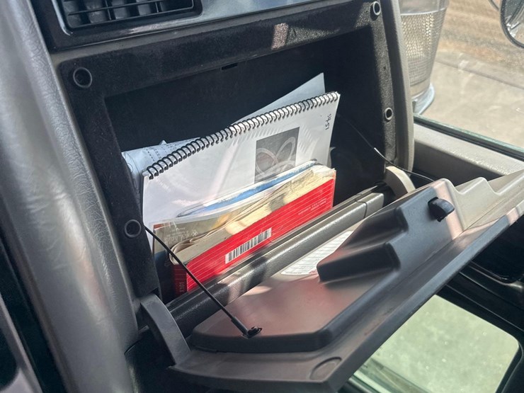 2016-kenworth-w900l-image-47