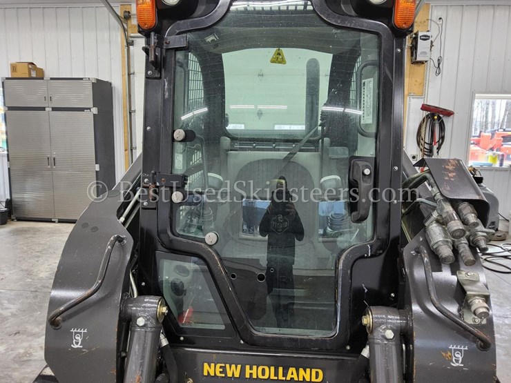 2017-new-holland-c232-image-23