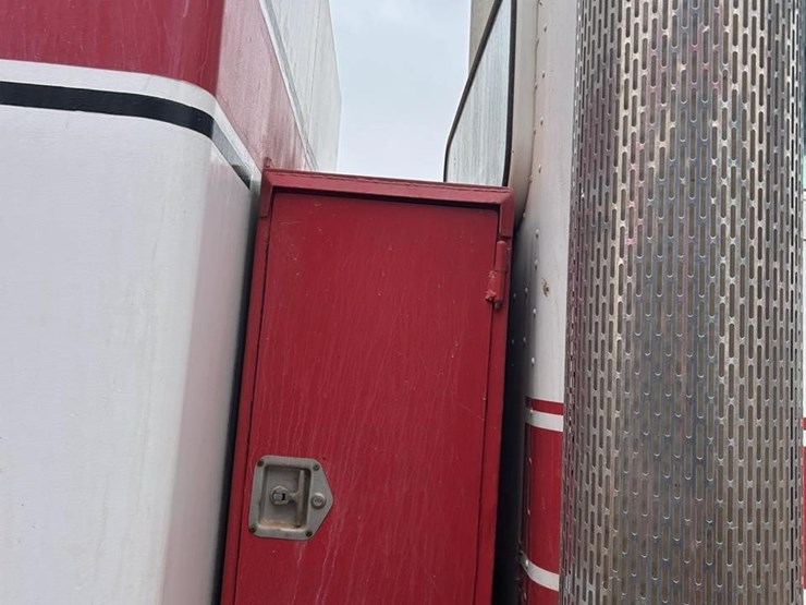 2004-peterbilt-357-image-58