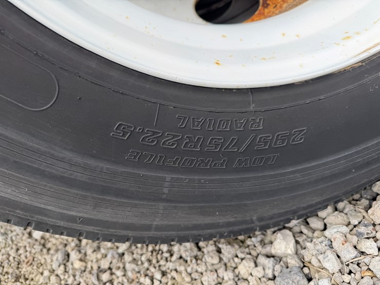 2004-international-durastar-4300-image-5