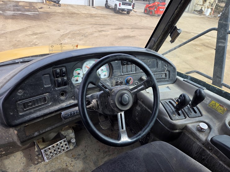 caterpillar-740-image-63