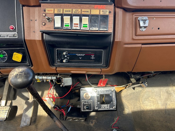 1981-ford-f800-image-16