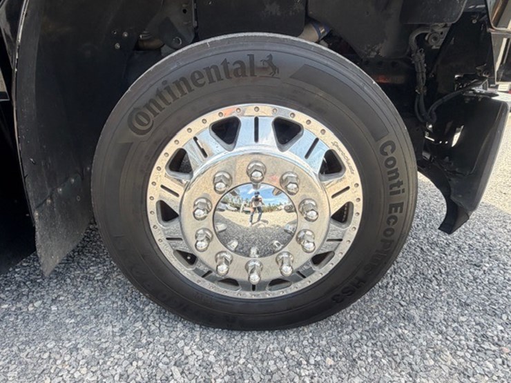 2008-freightliner-m2-106-image-28