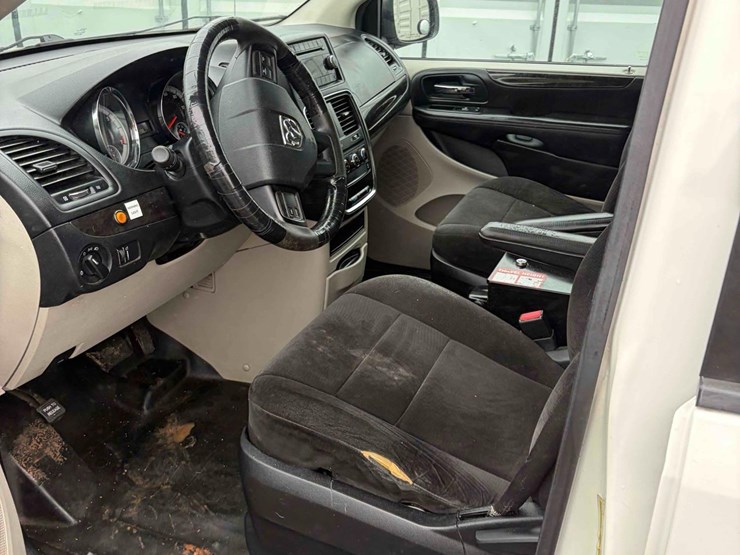 2013-dodge-caravan-image-9