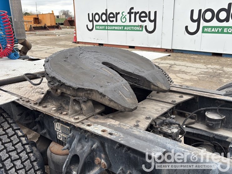 2018-peterbilt-579-image-21