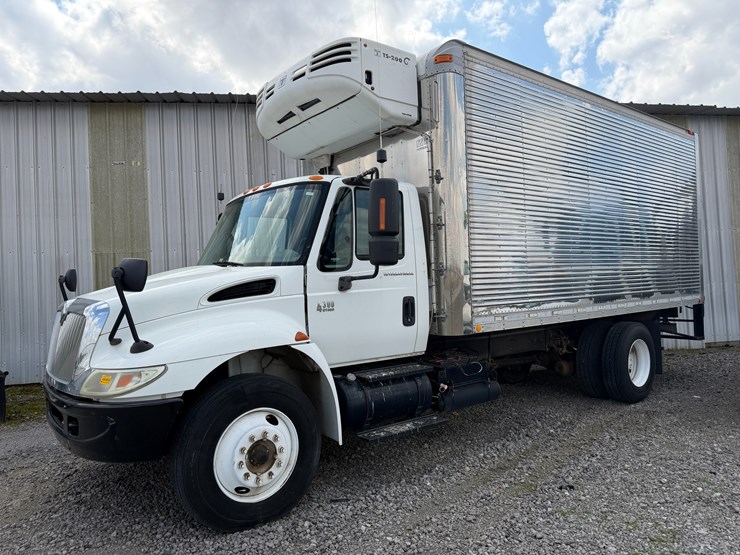 2004-international-durastar-4300-image-1