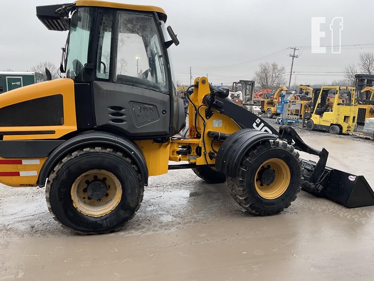 2010-jcb-409-image-5