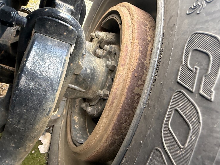 2012-kenworth-900b-image-22