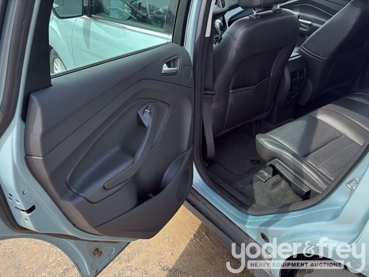 2013-ford-cmax-image-12