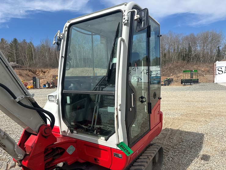 2014-takeuchi-tb240-image-9