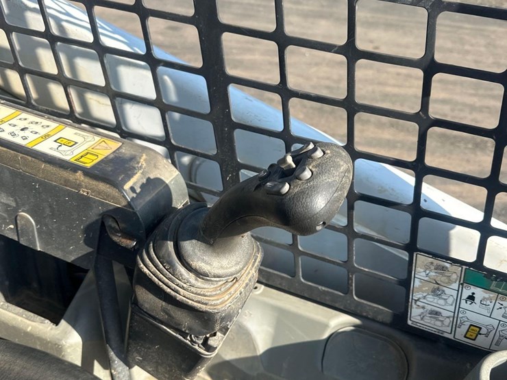 2021-bobcat-t450-image-14