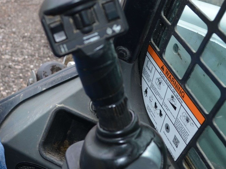 2017-bobcat-s740-image-18