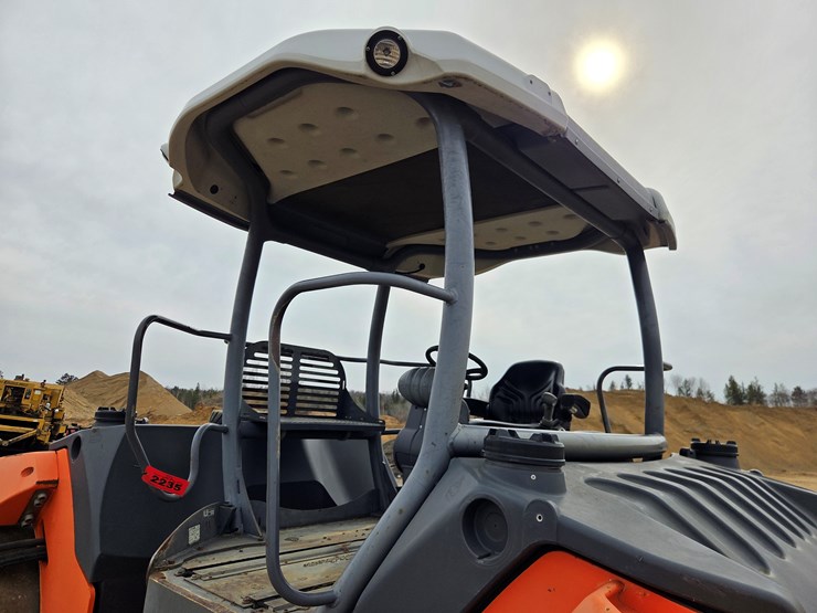 2012-hamm-hd140-image-39