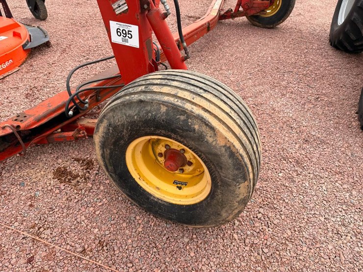 new-holland-116-image-9