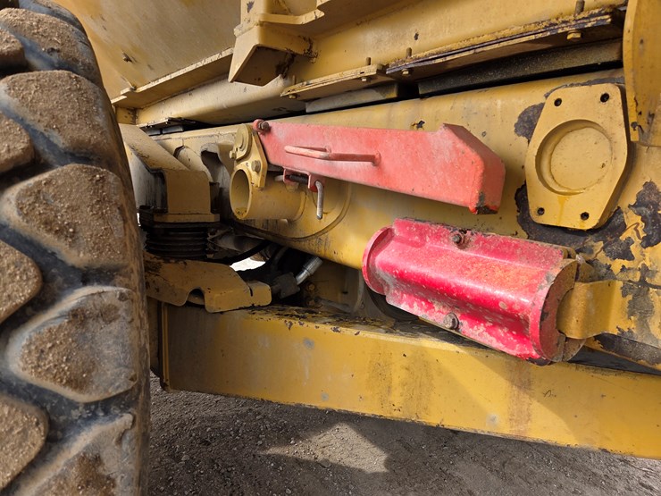 caterpillar-740-image-28