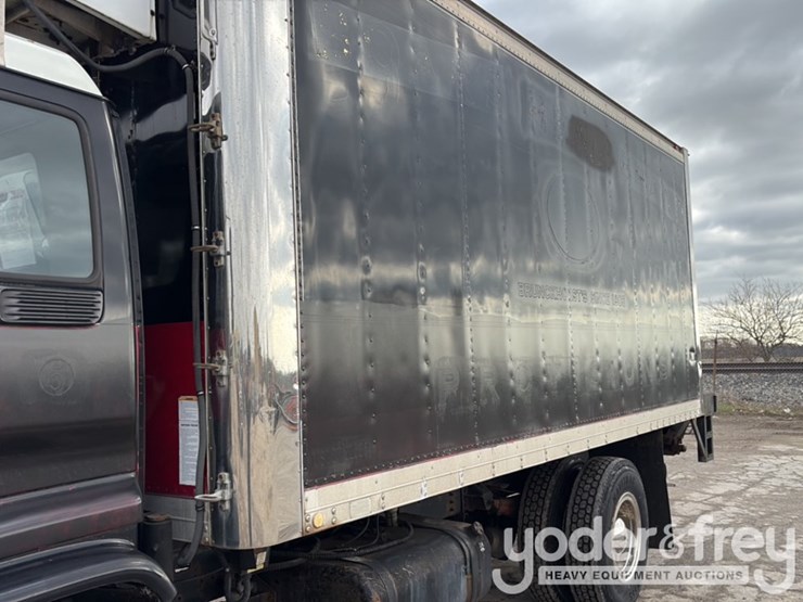 2001-isuzu-npr-image-9