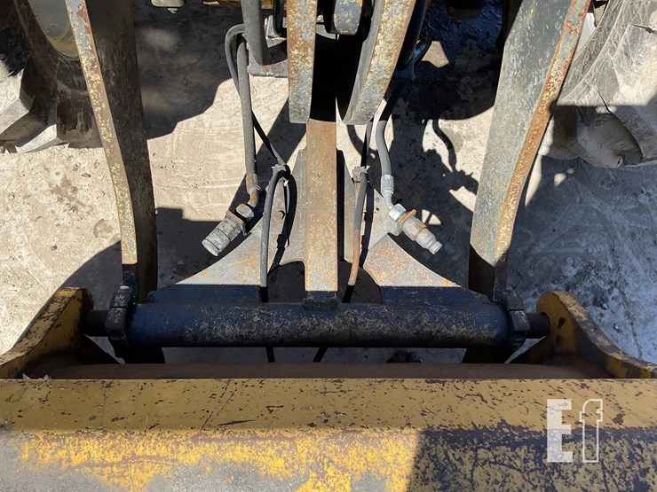 2020-deere-324l-image-10