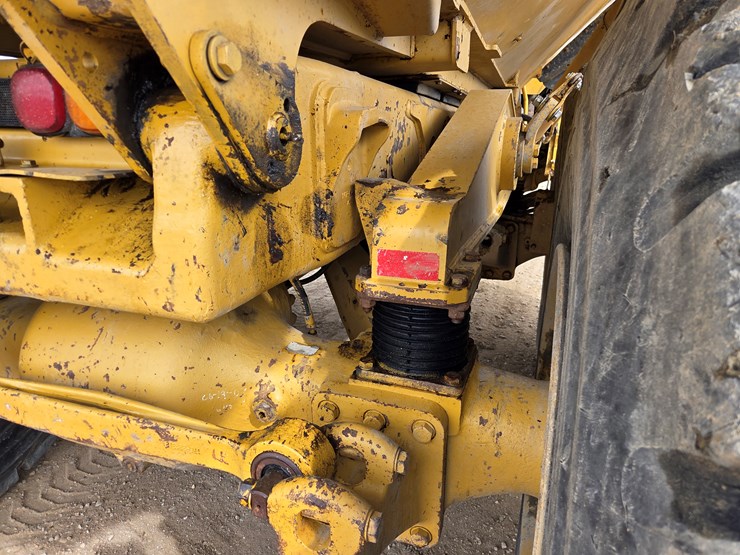 caterpillar-740-image-30