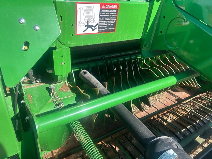 2024-john-deere-561r-image-19