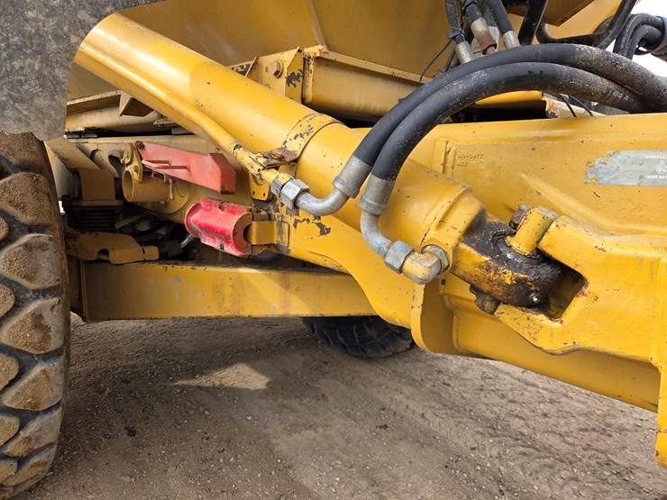 caterpillar-740-image-27