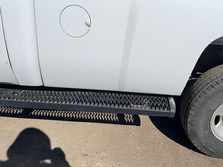 2010-chevrolet-2500-image-11