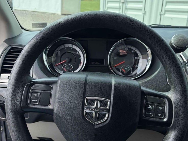 2015-dodge-grand-caravan-image-15