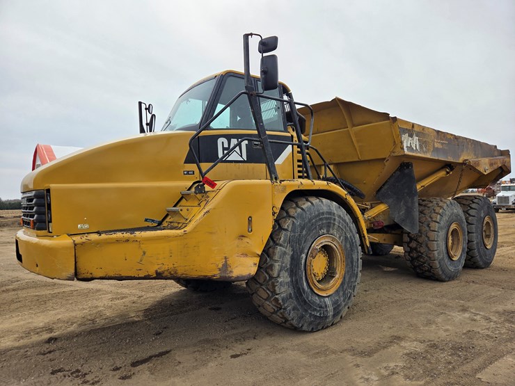 caterpillar-740-image-1