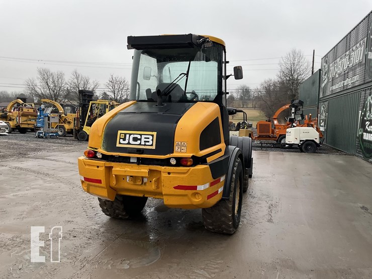 2010-jcb-409-image-4