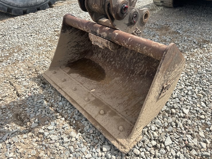 2014-takeuchi-tb240-image-29