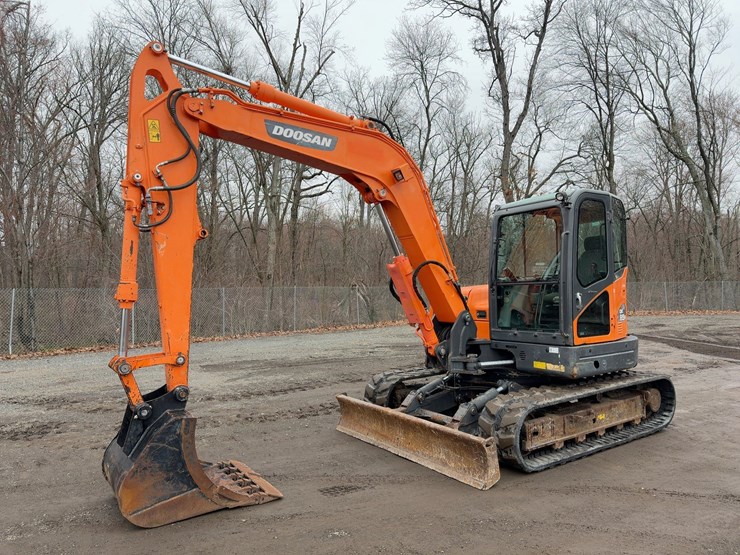 2019-doosan-dx85r-3-image-1