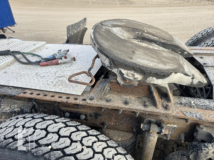 2014-peterbilt-384-image-12