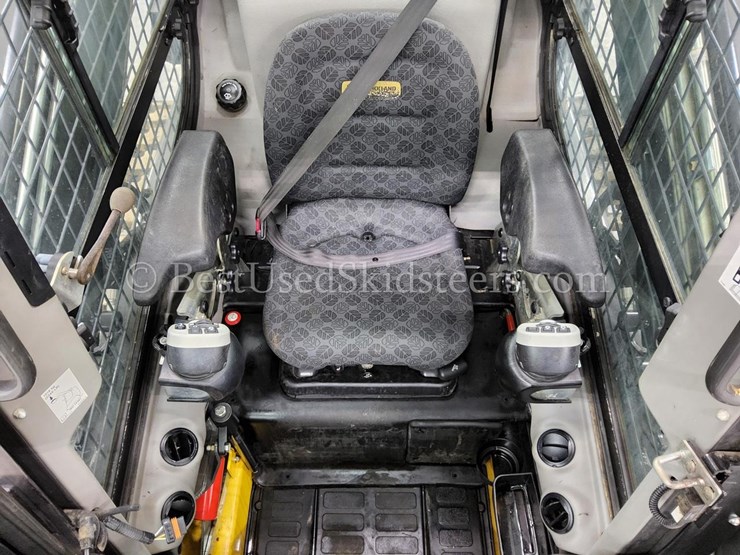 2017-new-holland-c232-image-24