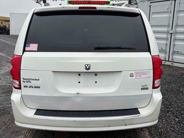 2013-dodge-caravan-image-4