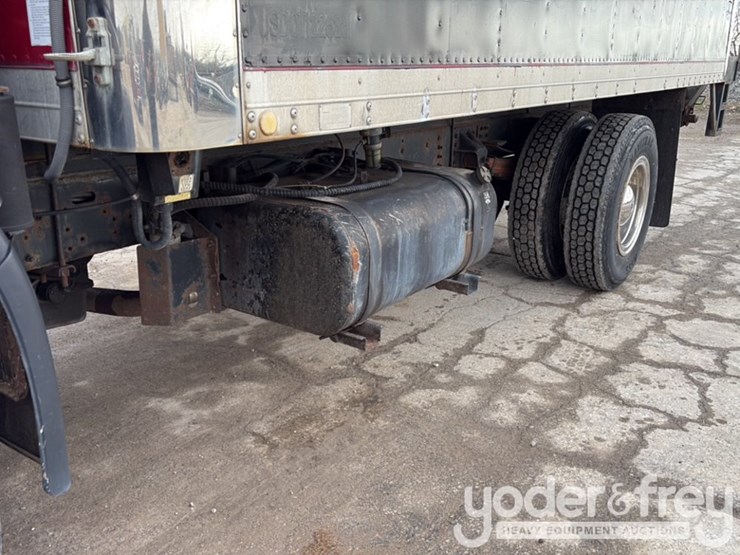 2001-isuzu-npr-image-10