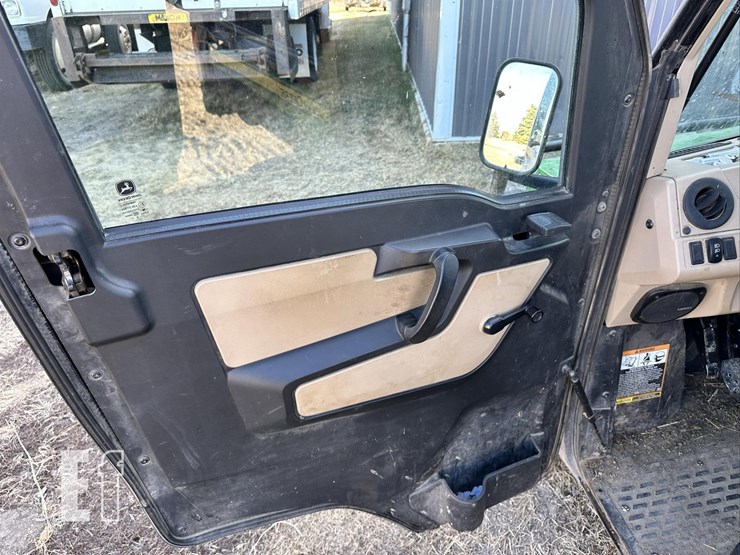 2019-john-deere-gator-xuv-835r-image-16