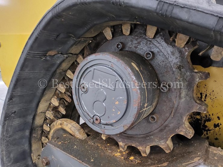 2017-new-holland-c232-image-16