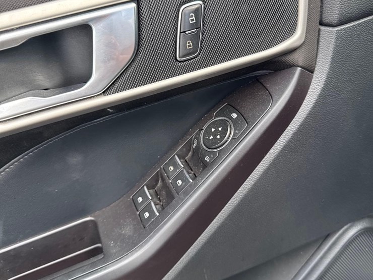 2016-ford-explorer-platinum-image-12