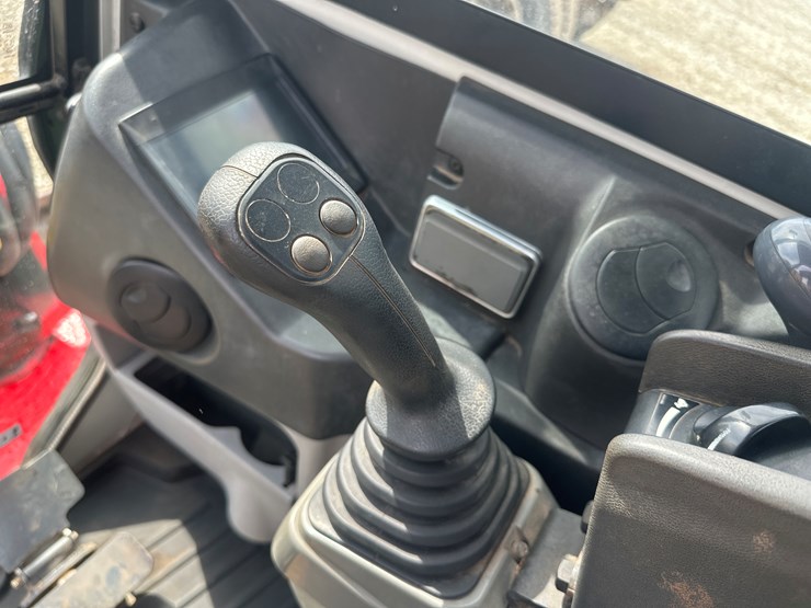 2014-takeuchi-tb240-image-40