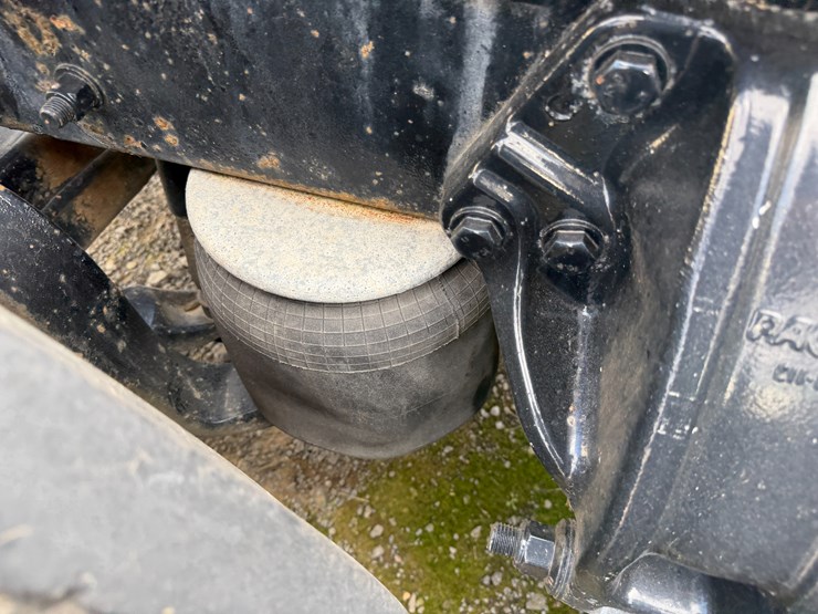 2012-kenworth-900b-image-17