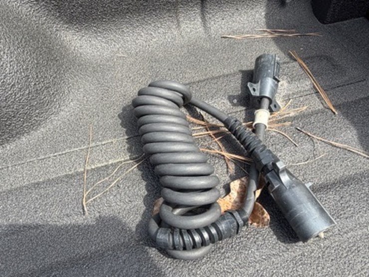 2008-freightliner-m2-106-image-12