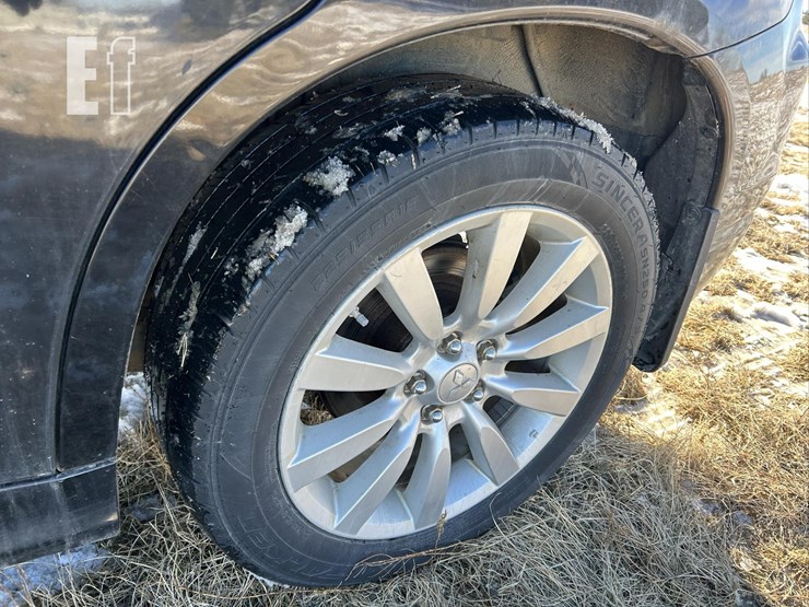 2011-mitsubishi-outlander-image-10