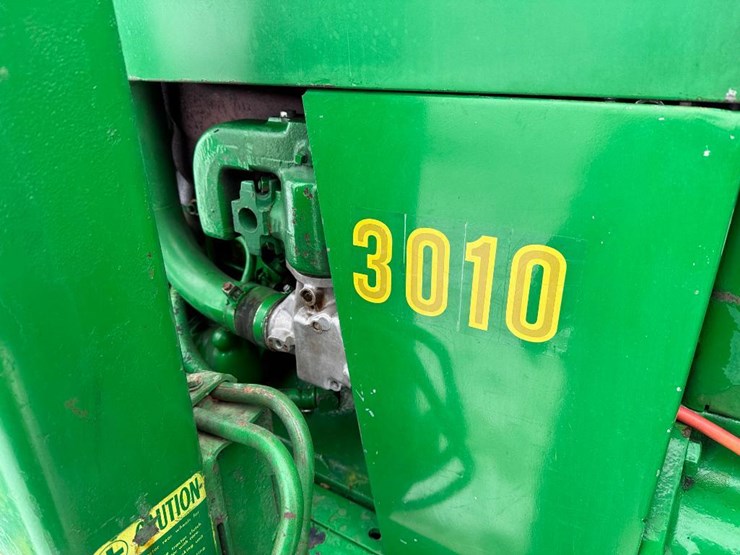 john-deere-3010-image-33