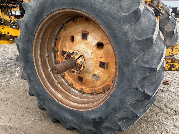 minneapolis-moline-g1050-image-10