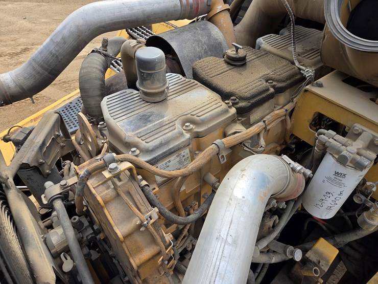 caterpillar-740-image-49